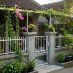 Pagar Rumah Desa Modern Minimalis, Alami Dan Bikin Betah