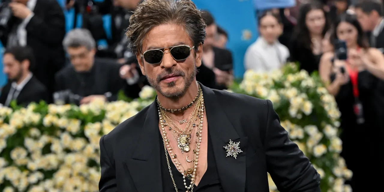 Penampilan Shah Rukh Khan Mencuri Perhatian Di Met Gala