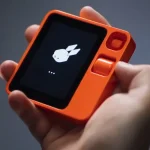 Perangkat Rabbit R1 Mirip Gameboy Dalam Beberapa Aspek