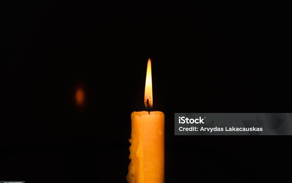 Penerangan Sederhana Lilin Sebagai Cahaya Gelap