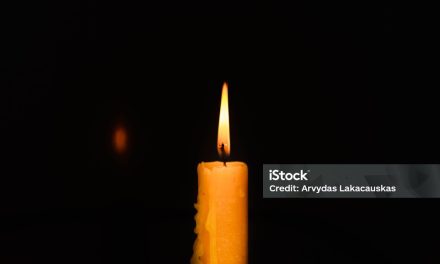 Penerangan Sederhana Lilin Sebagai Cahaya Gelap