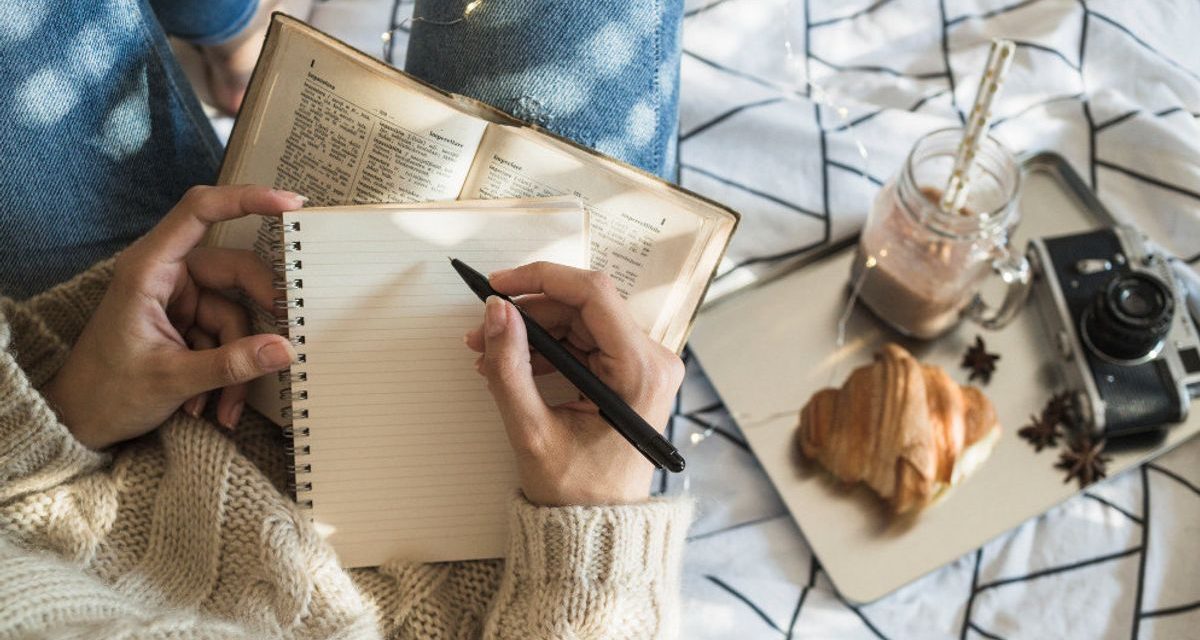 Hobi Menulis Bisa Hasilkan Cuan Tambahan? Ini Dia Ragam Tips