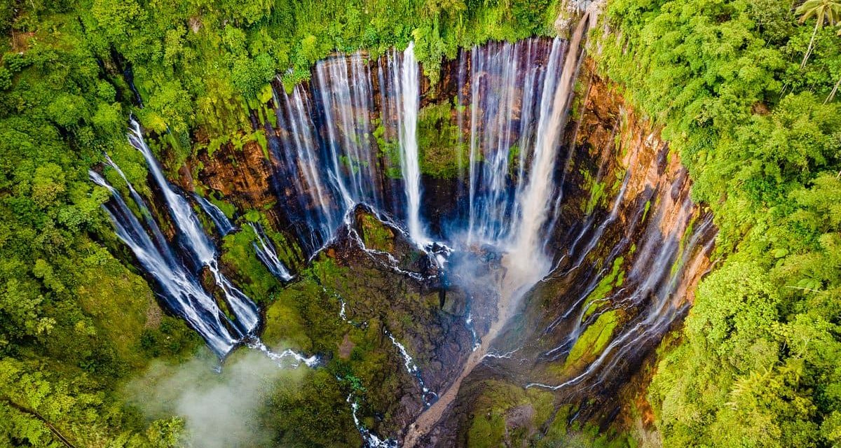 Air Terjun Tumpak Sewu Yang Menyerupai Tirai Air Di Malang