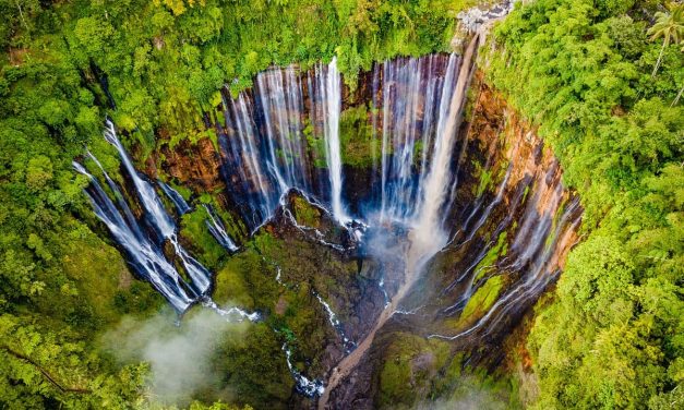 Air Terjun Tumpak Sewu Yang Menyerupai Tirai Air Di Malang
