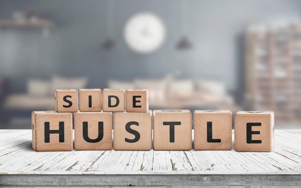 Side Hustle Bisa Dari Mana Aja: Jadi Blogger, Cuan Jalan Terus!