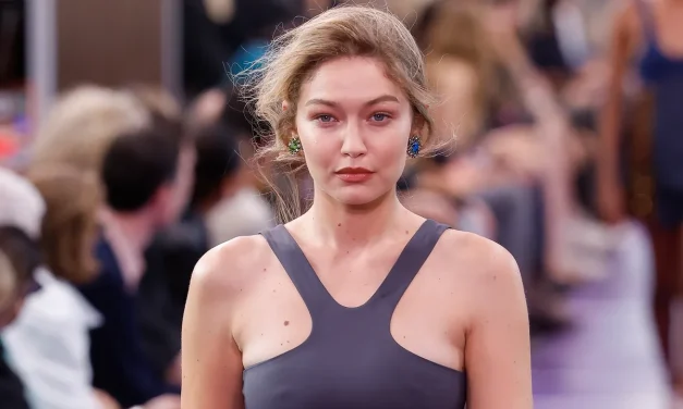 Fashion Goals! Gigi Hadid Pamer OOTD Musim Panas Stylish