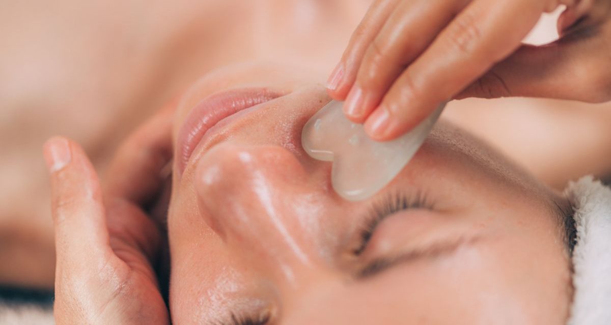 Alat Pijat Wajah, Gua Sha, Apa Manfaatnya?